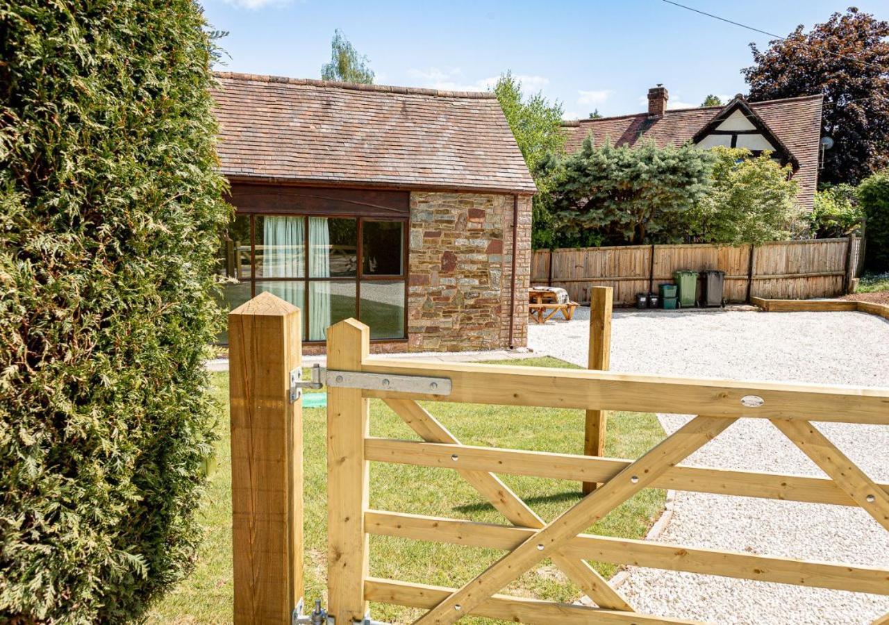 The Barn In Longhope - Luxury Barn Conversion Εξωτερικό φωτογραφία